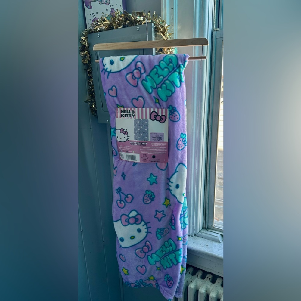 HELLO KITTY THROW